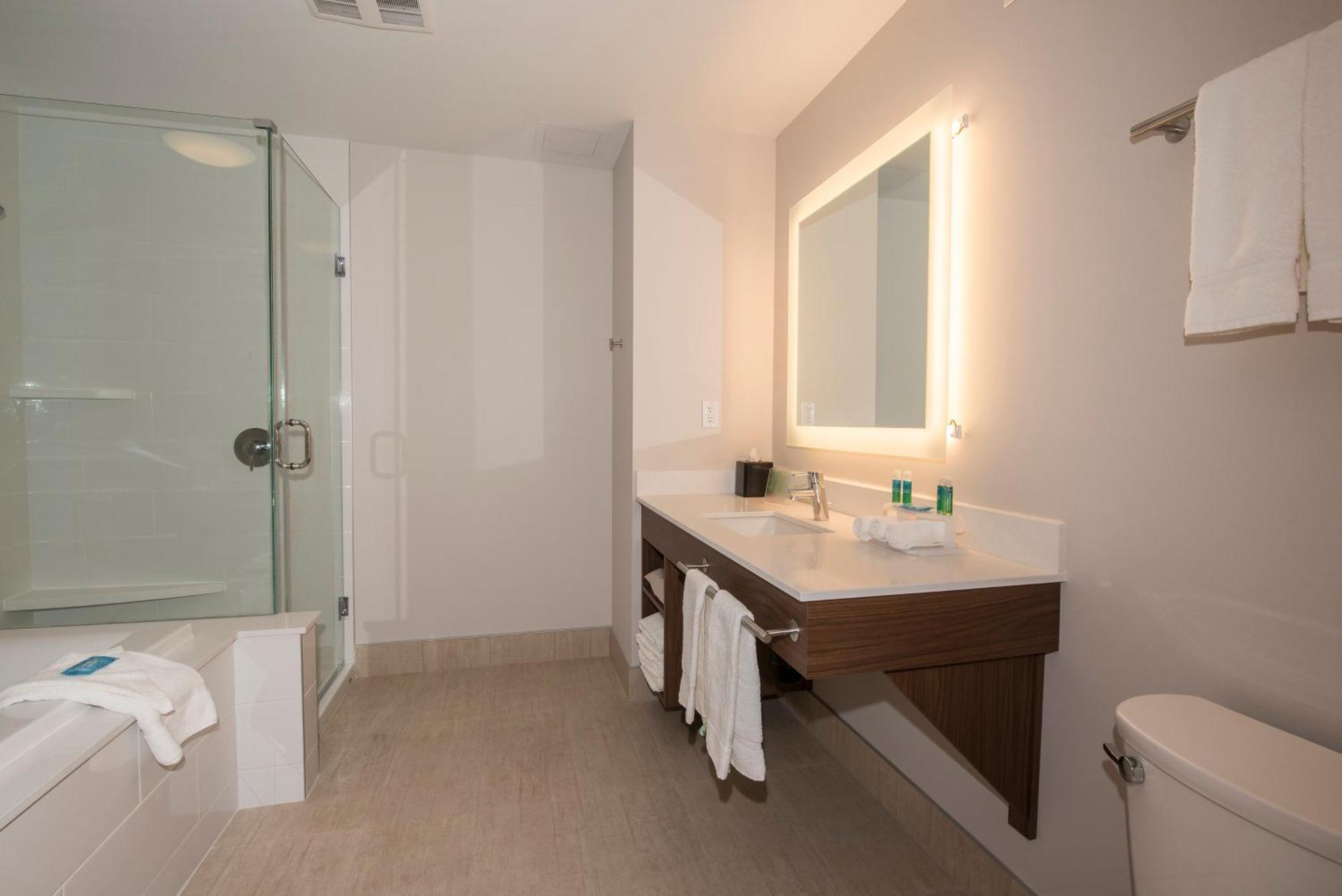 Holiday Inn Express & Suites Victoria-Colwood By Ihg Ленгфорд Екстер'єр фото