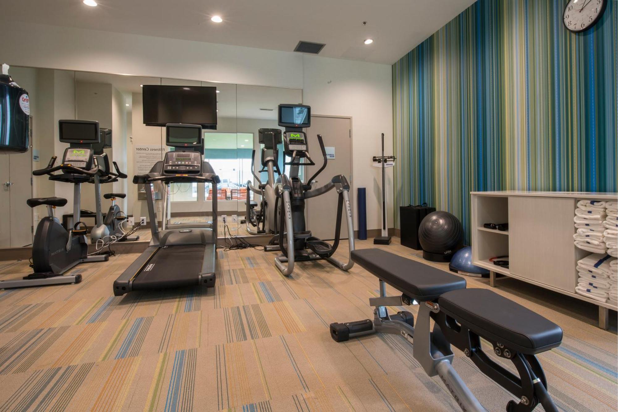 Holiday Inn Express & Suites Victoria-Colwood By Ihg Ленгфорд Екстер'єр фото